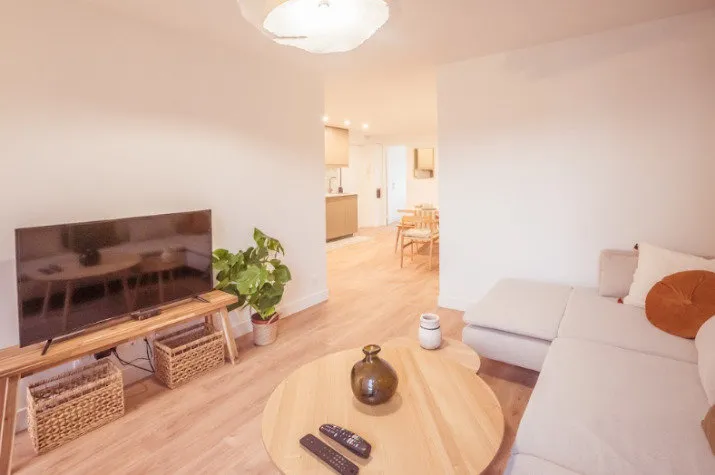 Séjour - Colocation Meublée de 5 Chambres au 6ᵉ Étage à Noisy-Champs