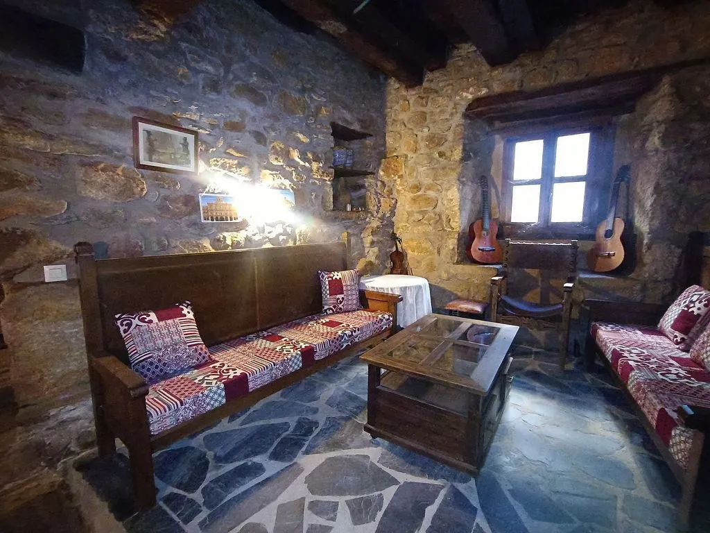 Salón - Historic Chalet with Piscina in Sierra De Gata