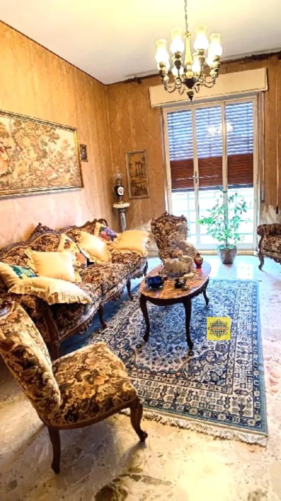 Elutuba - 9-Room Apartment with Balcony in Avola