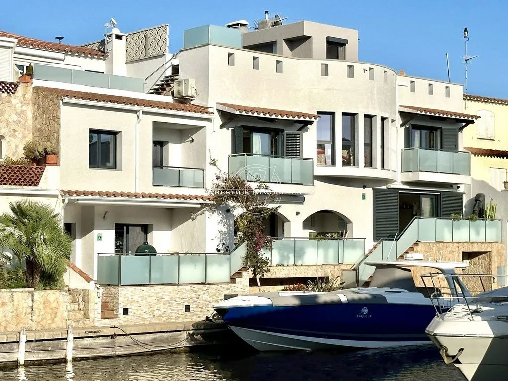 Välivaade - Southwest-Facing Villa with Pool in Castelló d'Empúries