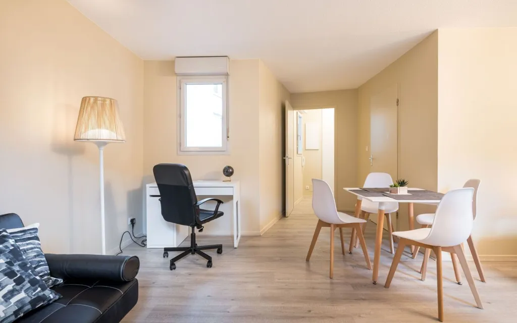 Söögituba - Studio with Metro Access in Villeurbanne