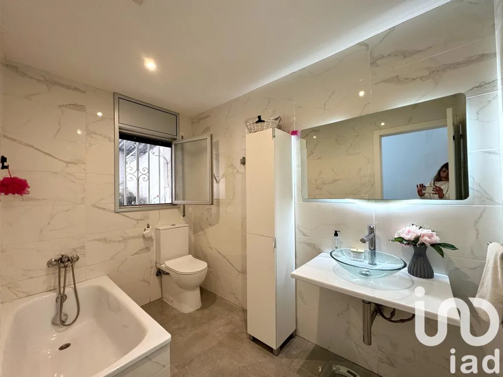 Salles de bain - Twin-Storey House with Multiple Terraces in Cambrils