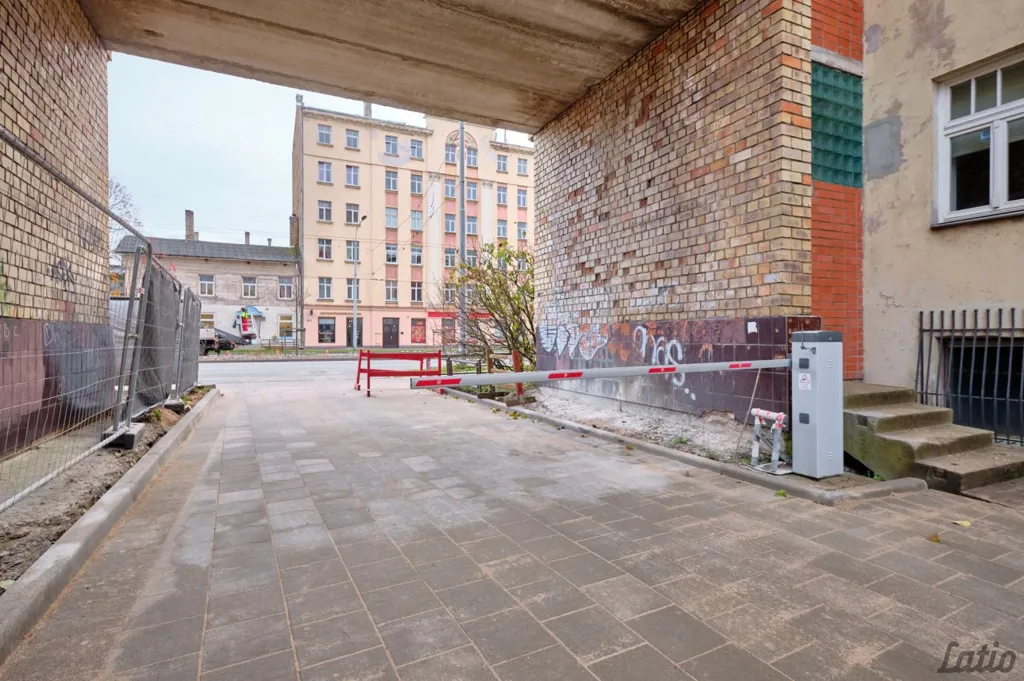 Garaaž - 1-Bedroom Flat with Green Courtyard in Grīziņkalns