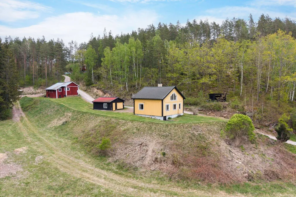 Õhuvaade - Farm with Water Access in Västervik