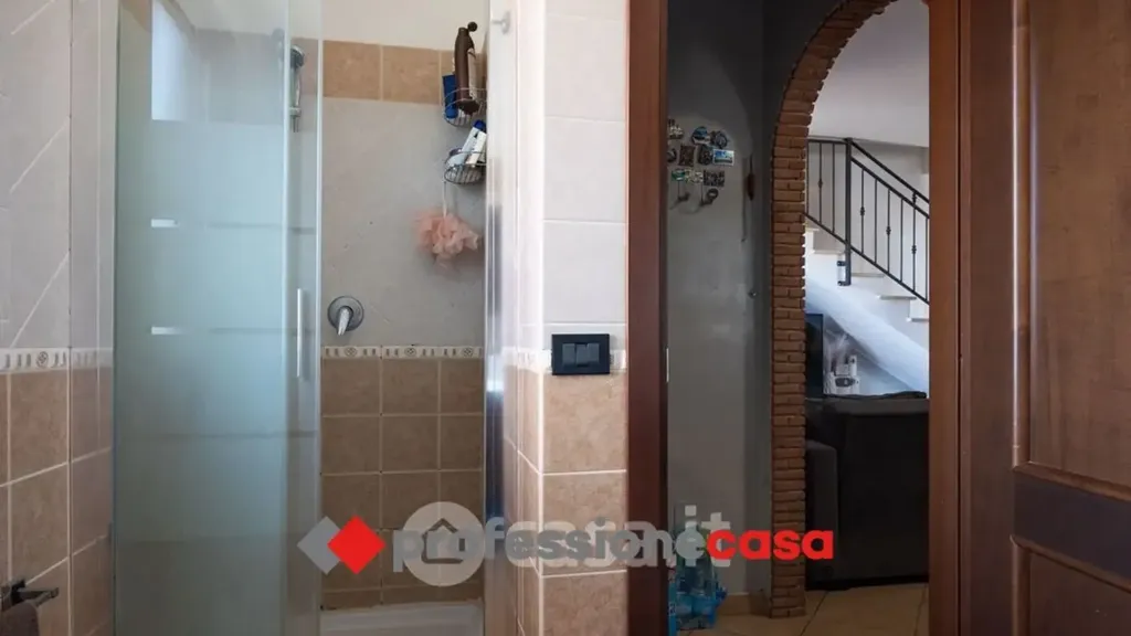 Bagni - Casa indipendente con giardino a Pomezia