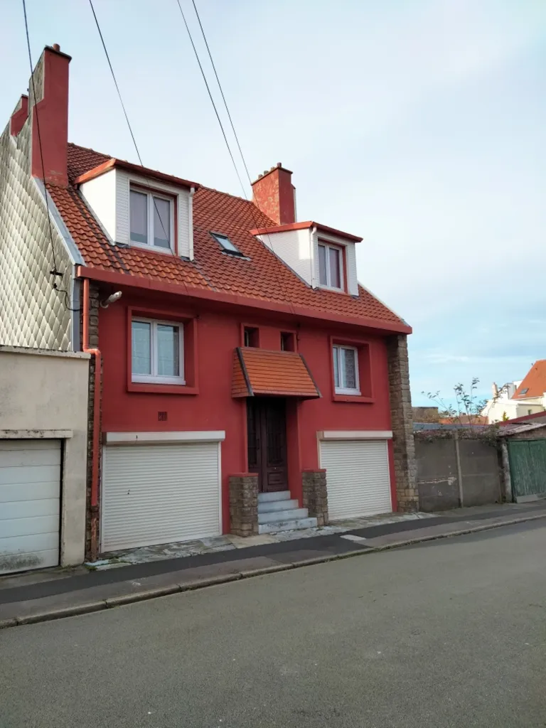 Außenansicht - Two-Unit Building with Garages in Boulogne-sur-Mer