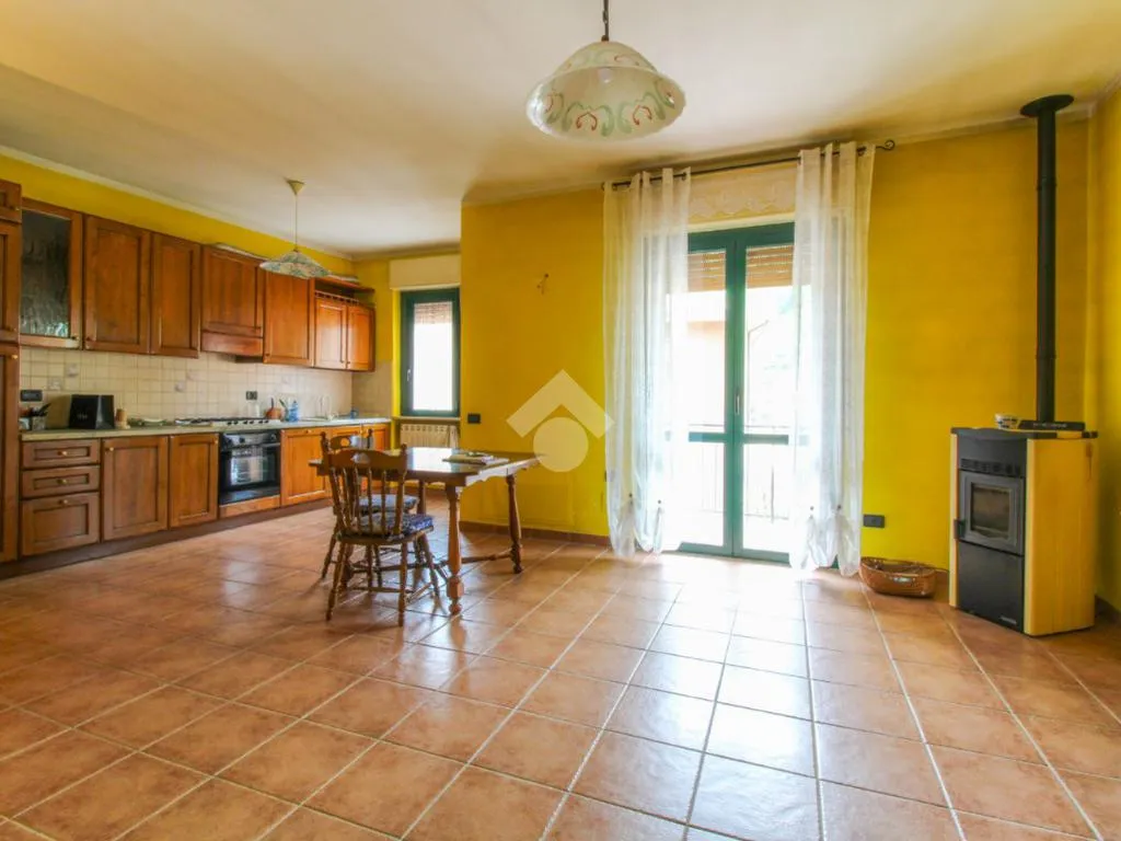Cuisine - Trilocale with Private Balcony in Vestone