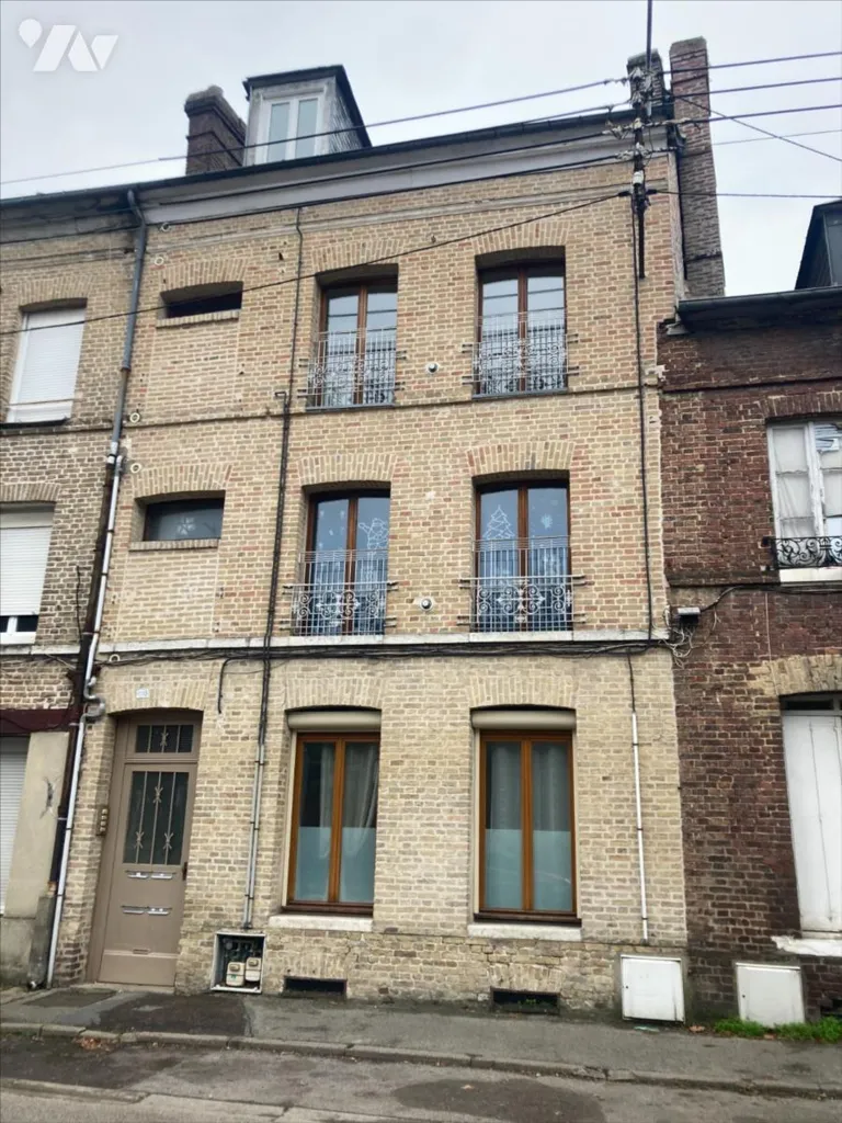 Multi-Unit Building with Courtyard Access in Caudebec-lès-Elbeuf