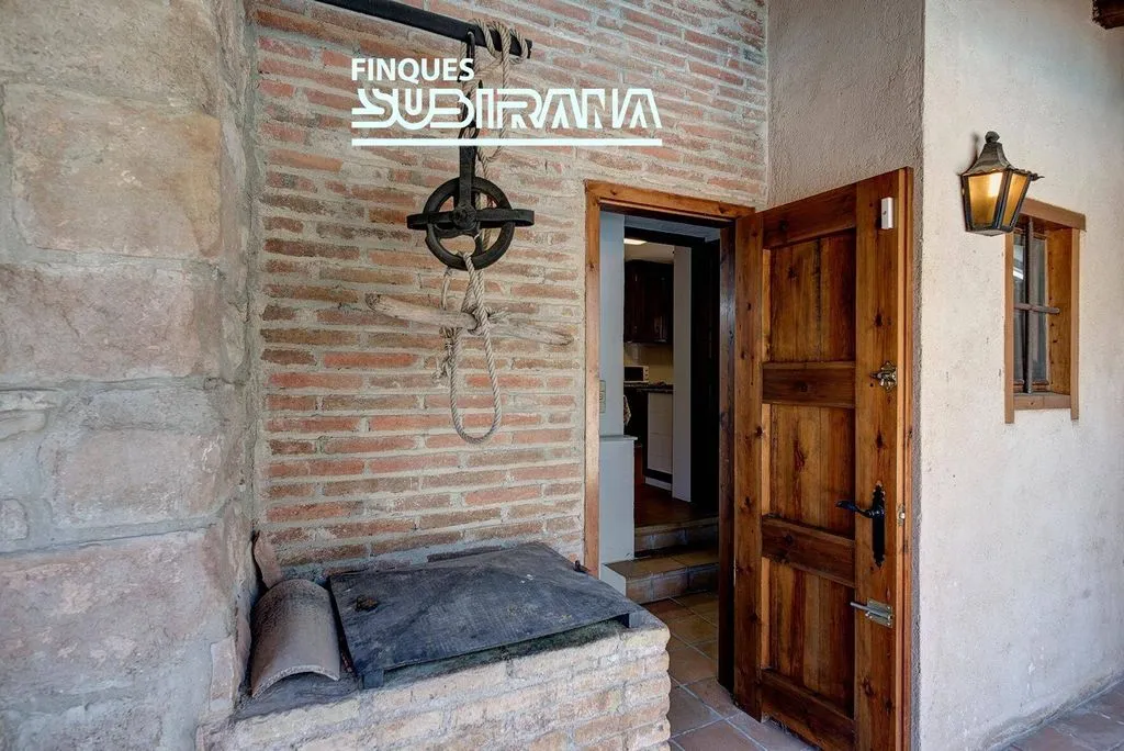 Entrée - Restored Farmhouse with Pool in Igualada