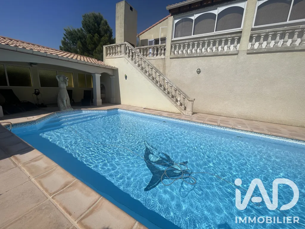 Piscine - Maison Traditionnelle avec Piscine à Cuxac-d'Aude