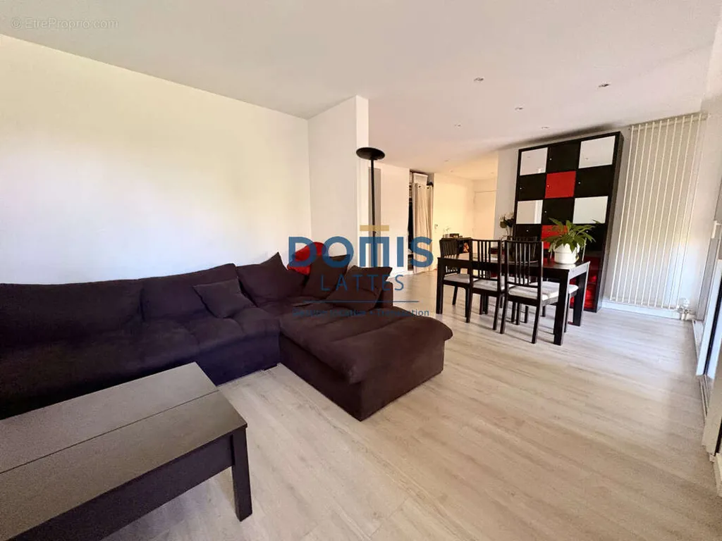 Soggiorno - Renovated T4 with Terrace in Pompignane