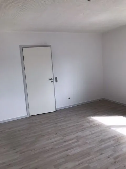 Pièces - 1-Bedroom Flat with Garden in Urban Area