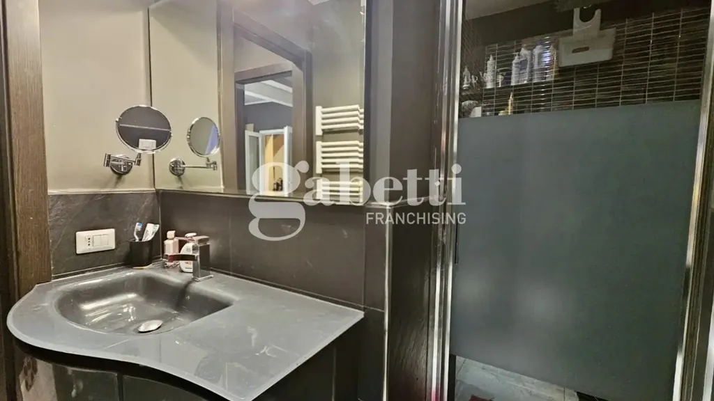 Salles de bain - Rustic 4-Room Apartment with Terraces in Florence