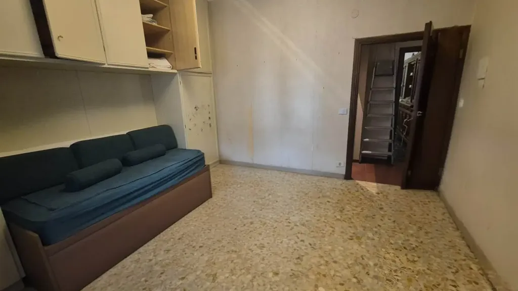 Chambres - 4-Room Apartment with Balcony in Florence