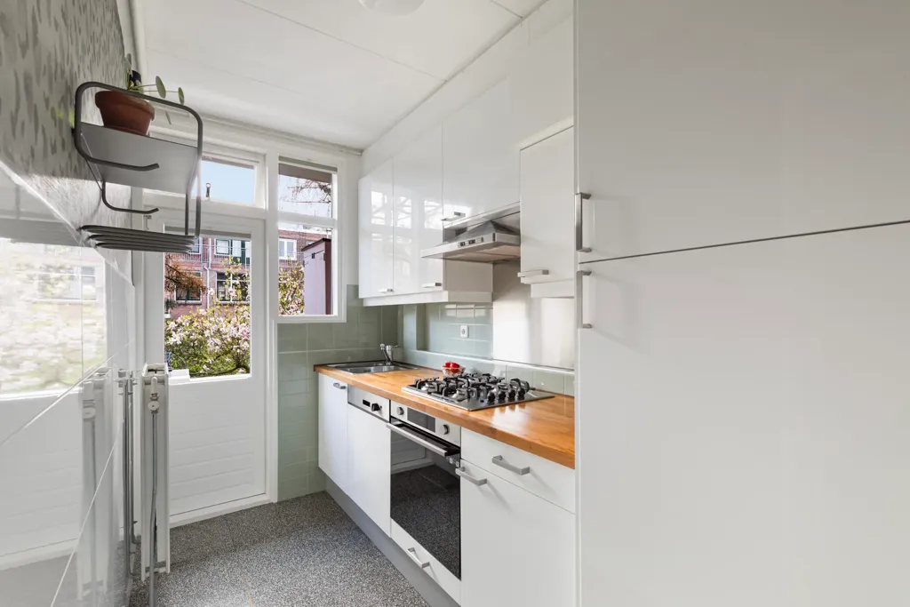 Cuisine - 1940s Apartment with South-Facing Balcony in Blijdorp
