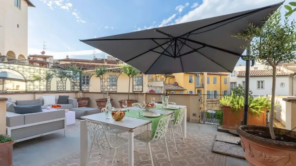Terrace - Renaissance-Style Apartment with Terrace in Florence
