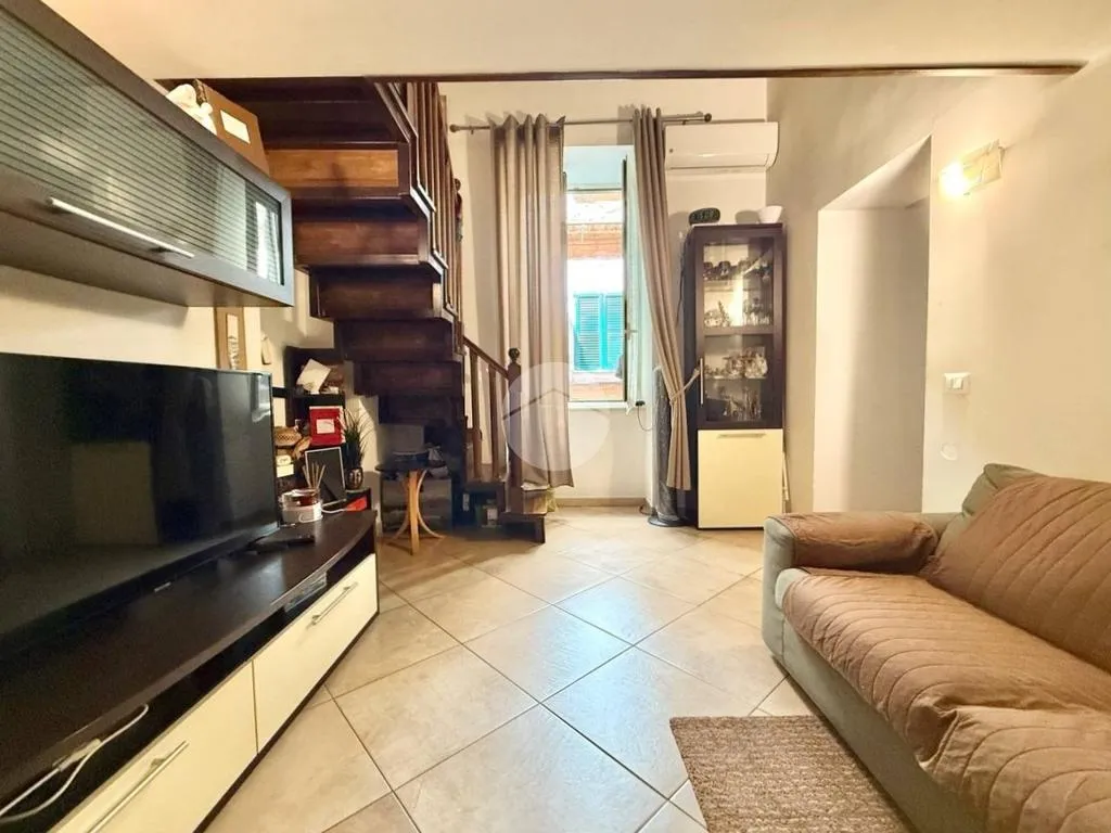 Soggiorno - Palazzo with Multiple Units in Vico della Tofa, Naples