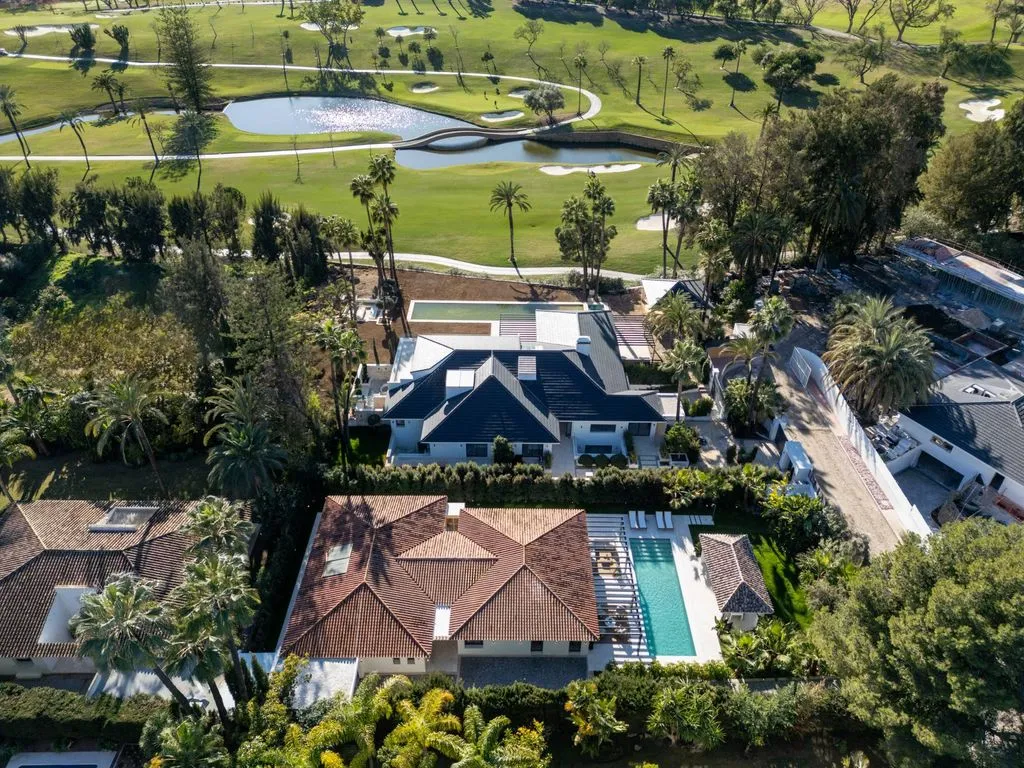 Õhuvaade - Contemporary Villa with Pool in Nueva Andalucia