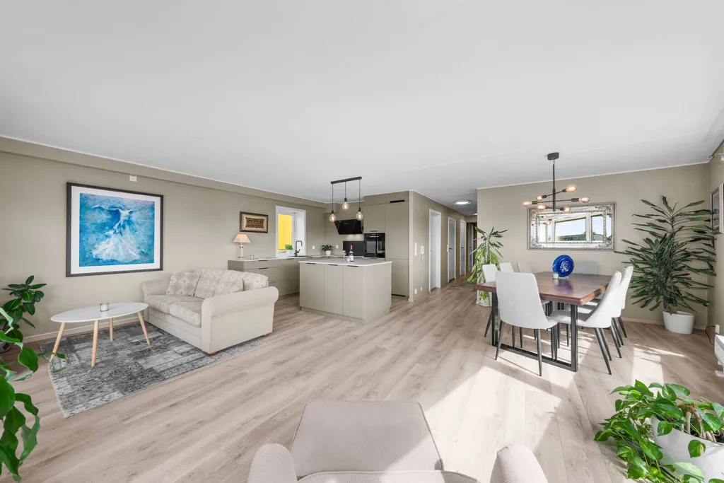 Elutuba - Modern 4-Bedroom Flat in Nannestad