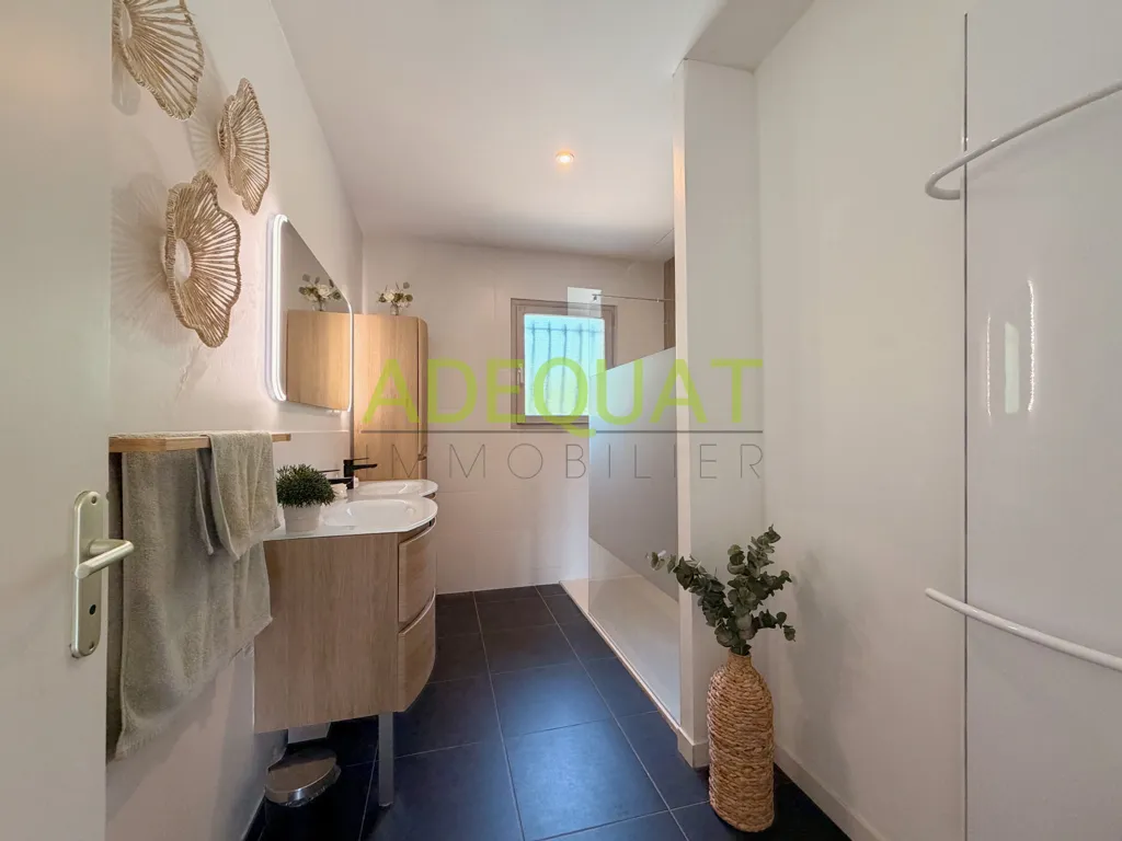 Salles de bain - Villa de Plain Pied avec Piscine à Cessieu Centre