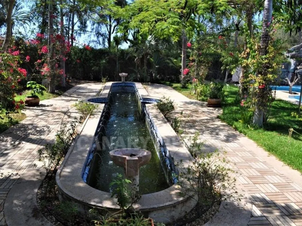 Jardin - Luxury Villa with Romanesque Features in San Bartolomé