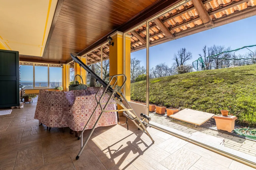 Terrazza - Villa indipendente con parco privato a Magnano