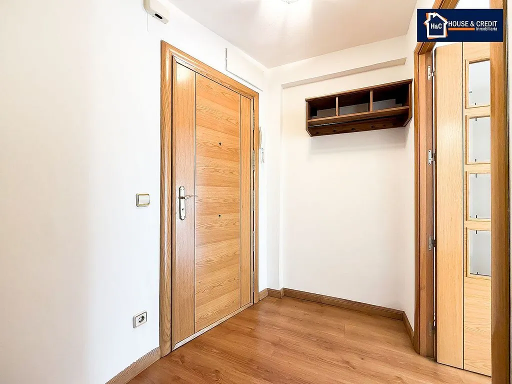 Esik - 2-Bedroom Flat with A/C in Valderas