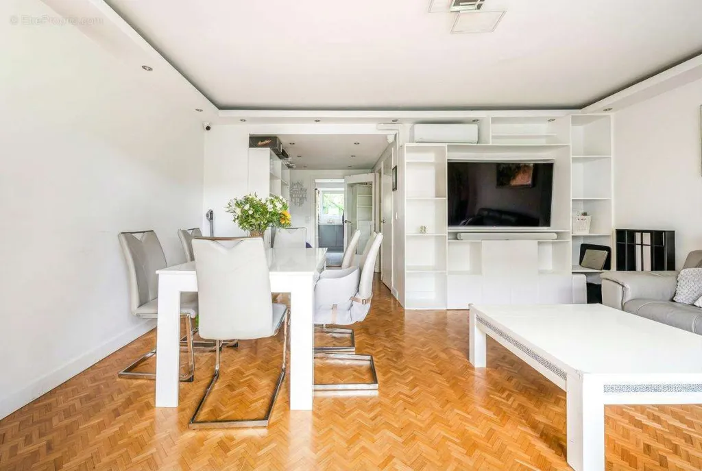 Séjour - Appartement avec Jardin au Calme à Saint-Louis