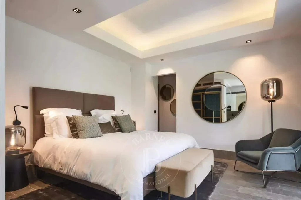 Bedrooms - 1950s Villa with Sea View in Cap d'Antibes