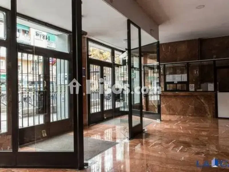Entrée - Reformed Flat with Metro Access in Opañel