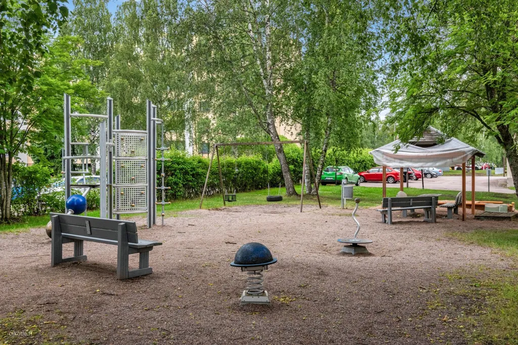 Spacious Apartment with Balcony in Martinlaakso