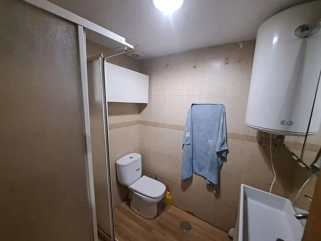 Salles de bain - 3-Bedroom Flat with A/C in Carabanchel
