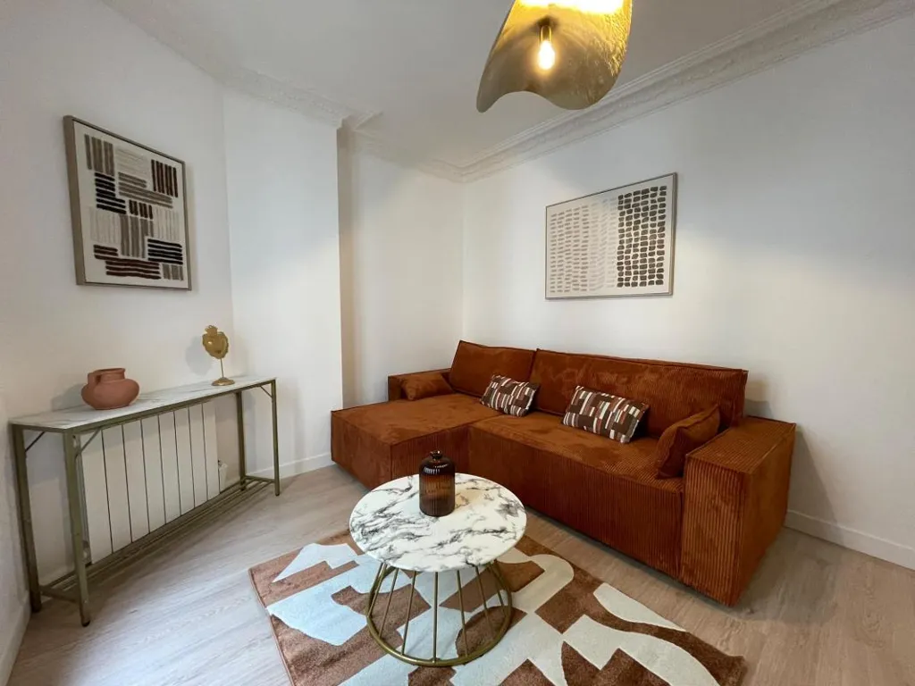 Elutuba - Studio with Balcony in Paris 18th