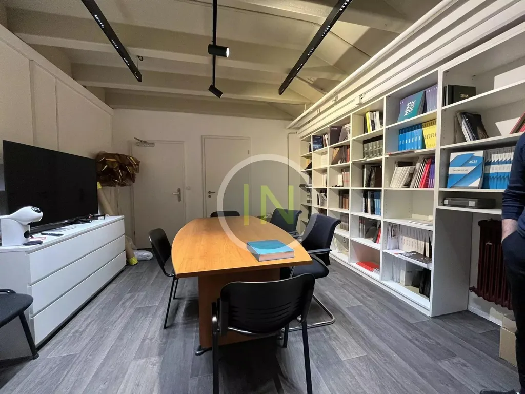 Studio - Office and Warehouse in Bertrange