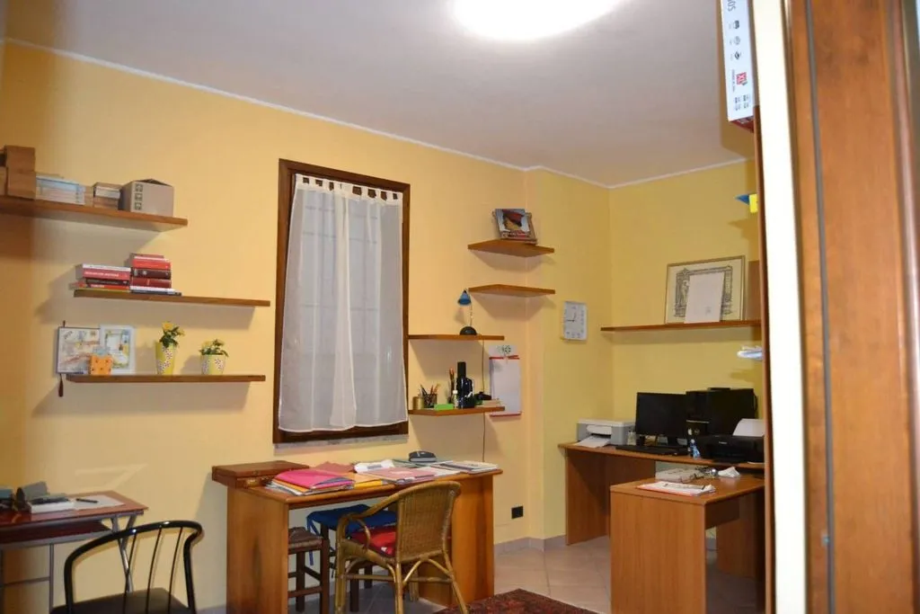 Bureau - Luxury Villa with Extensive Outdoor Space in Terni