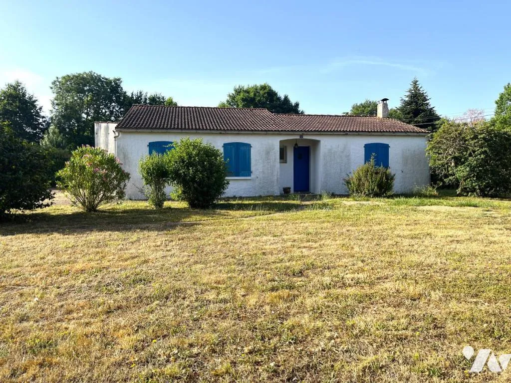 Extérieur - Maison de Plain Pied avec Terrasse à Chaille