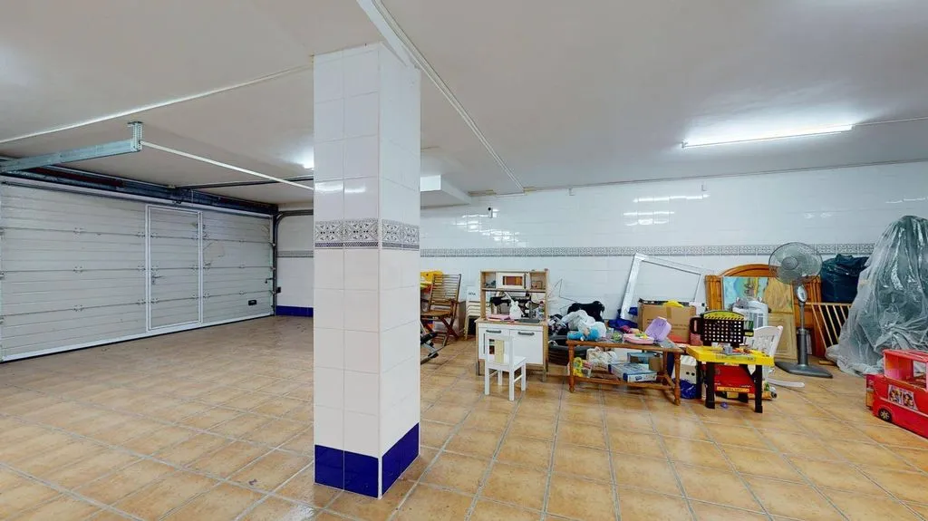 Garage - Luxury Detached House with Pool in Perleta