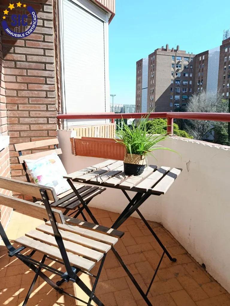 Balcon - Spacious Apartment with River View in Mont-Olivet