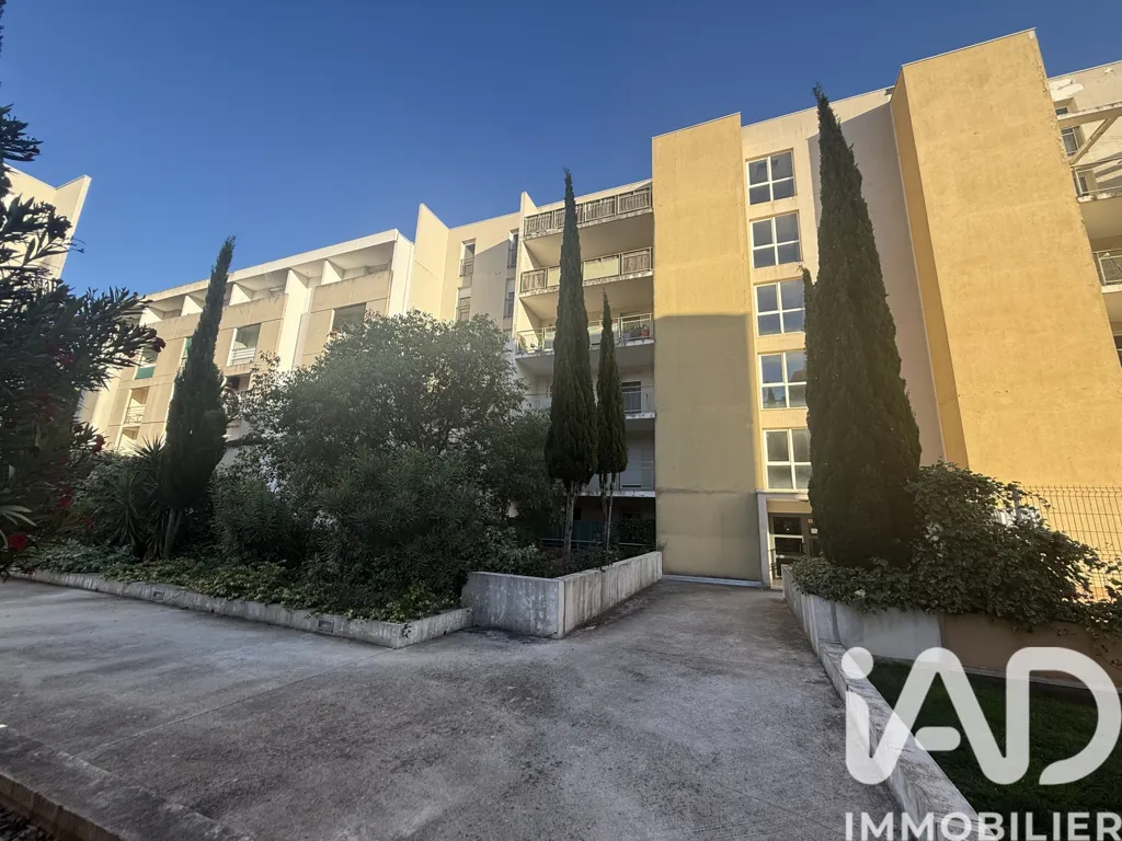 Aed - Bright Apartment with Terrace in Nîmes