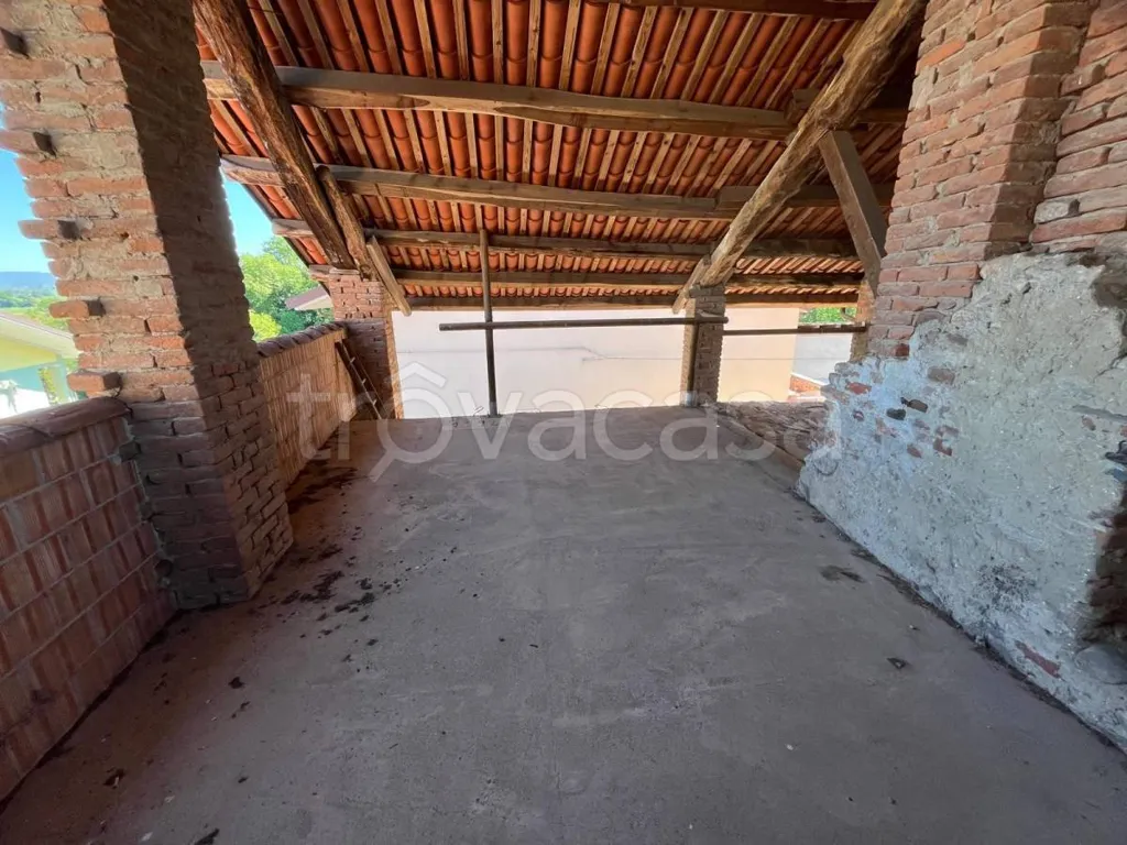 Terrass - Rustic House with Balcony in Morozzo