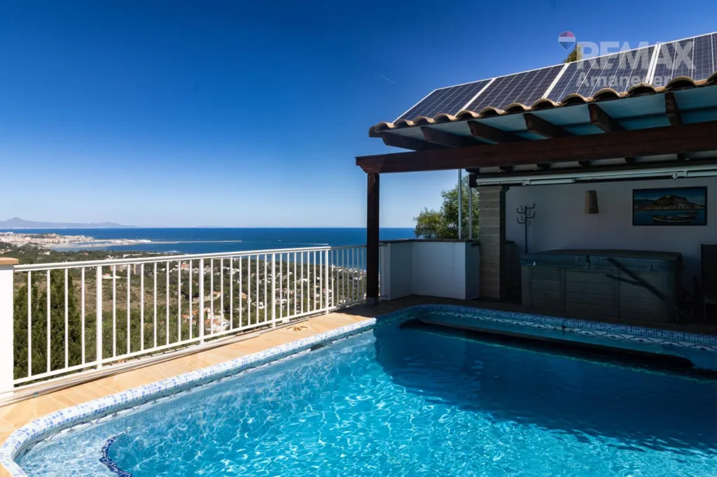 Bassein - Dual Villa with Pools in Las Rotas, Dénia