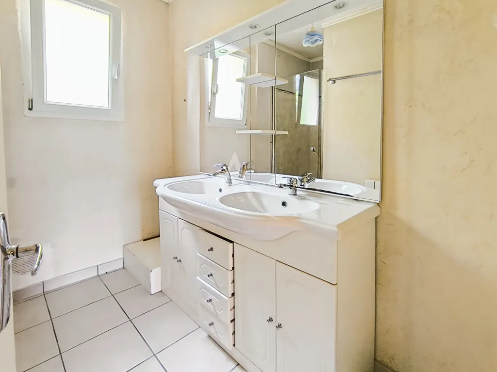 Salles de bain - Maison avec Terrasse et Jardin à Catus