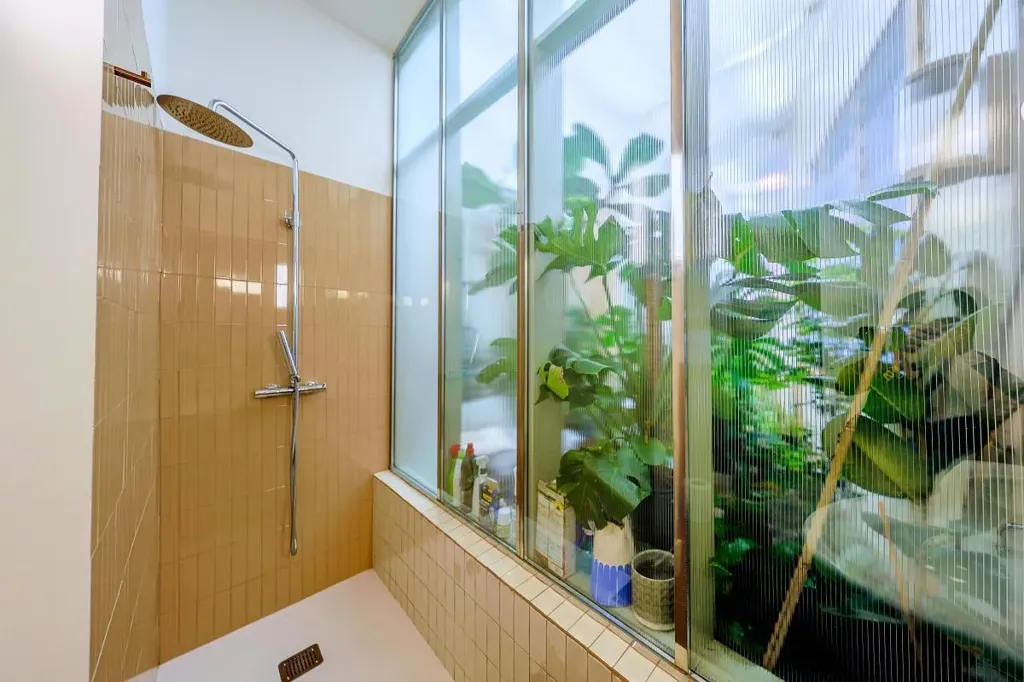Vannitoad - Luxury Apartment with Interior Garden in Madrid
