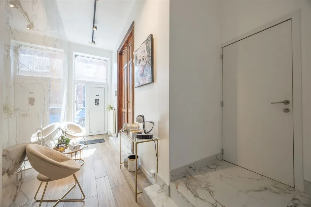 Ingresso - Renovated Duplex/Triplex in Huy