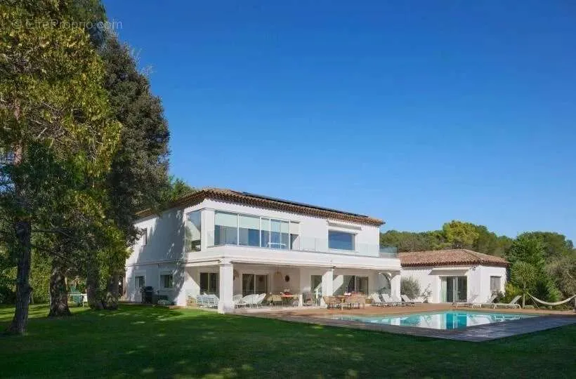 Piscina - Renovated Villa with Pool in Valbonne