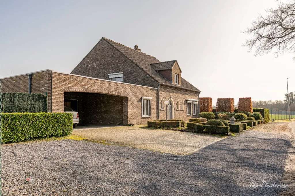 Extérieur - Maison avec Écuries et Piste Extérieure à Bree