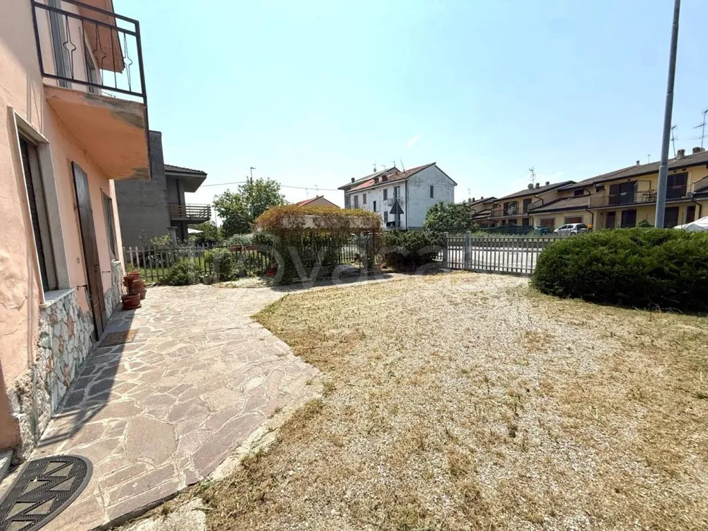 Aed - Villa with Dual Entrances in Valera Fratta