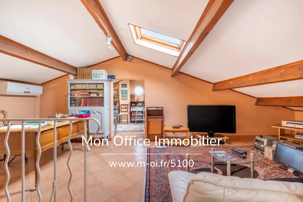 Toad - 1970s House with Covered Pool in Istres
