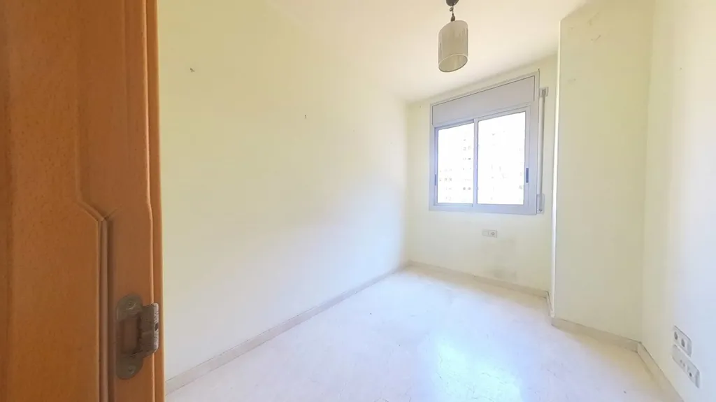 Toad - Occupied Flat with Terrace in Sabadell