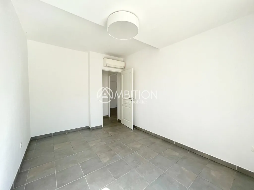 Toad - 2-Bed Apartment with Terrace in Roquebrune-sur-Argens